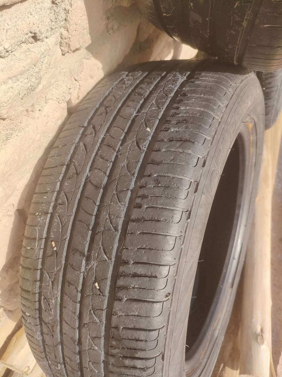 تخم تاير حجم 16/205/55
الصور گدامك 
السعر 100 
سوق الشيوخ 
***********
