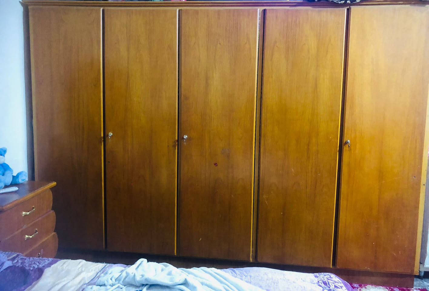 السلام عليكم غرفه اخشاب للبيع 
السعر 600 وبيها مجال ***********
