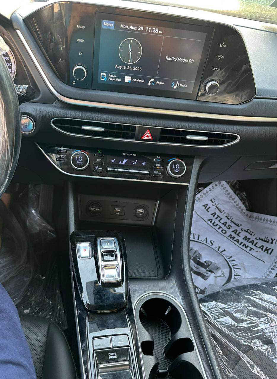 سوناتا وارد كوري 2023 
هايبرد محرك 2000 تنفس طبيعي
بدون حادث بدون صبغ 
كفاله عامه 
ممشى قليل جدا بحالة الزيرو
السعر 205 
رقم بغداد 
العنوان / بغداد / البياع 
*********** بغداد, العراق
