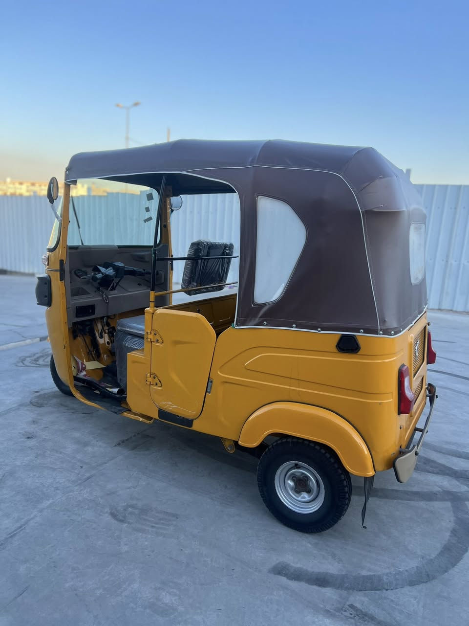 السلام عليكم للبيع تكتك 2022 شهر الـ10 رقم بغداد تحويل ثاني يوم بيها بارد بل لغد + دوس معمره باقي التكتك مكينه اكسل خير من الله تراي مال زيـرو مابيها كل نقص السعر 8500مكاني البياع حي الأعلام للأستفسار ***********
