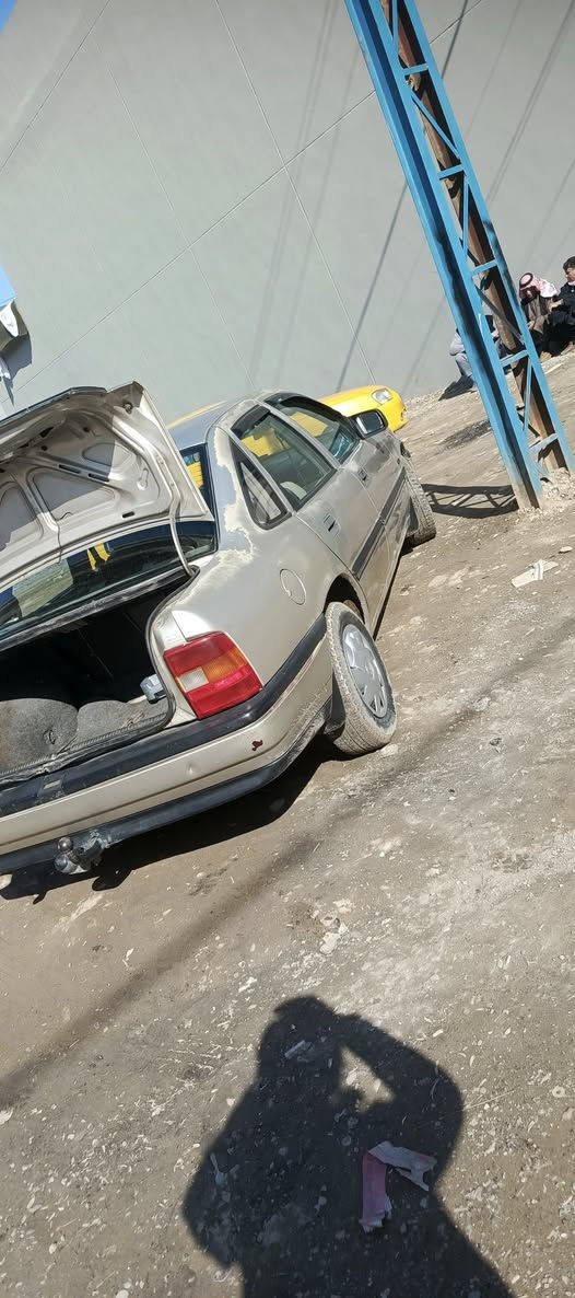 سلام عليكم ابل فكتره البيع 1992صباغ مابيه بس دوير فقط مكينه كير شرط حجم 16 شرط  السياره وضع شركه سعر 48ورقه***********
