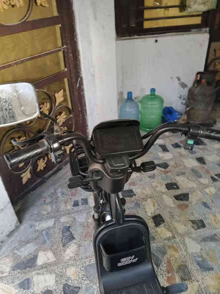 السلام عليكم دراجه شحن حجم 20 للبيع قيم واخذ شغاله وتمشي وبيها R بك قيم واخذ محتاج فلوس ورقمي بي واتساب *********** مكاني بغداد العبيدي
