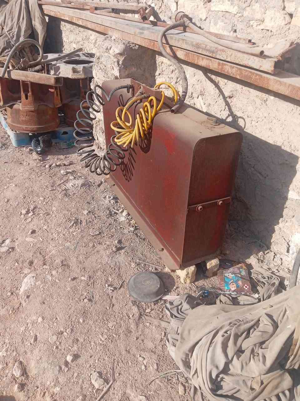 للبيع الشراي خاص او عل رقم 
***********
