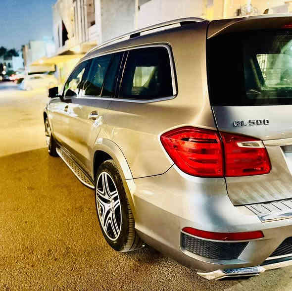 السلام عليكم ورحمة الله وبركاته
سيارة مارسيدس GL500
للبيع او مراوس
موديل 2014 اصل بليتة وسنوية
السيارة خليجية 
ماشية 119 الف كم
رقم  بغداد بأسمي
المواصفات الي بيها متنعد لان  اذا اكتبهن جريدة اذكر ابرزهن:-
1.مكينة 8 سلندر 500.
2.رادارات من جميع الجهات.
 3.غرفة جلد طبيعي بيجي تدفئة وتبريد ومساج.
4.دشبول وبطاين صاج ملكي.
5.ستيرن صاج بي رجاج عند الخروج من الخط لتنبيه السائق اذا كان نائم او مامنتبه للطريق.
6.السيارة 7 راكب الكشنات كلهن كهرباء حتى الخلفيات. 
7.بردات جانبية.
8.الدخول والتشغيل بدون مفتاح بصمة.
9.ويل اصلي AMG 
10.بانوراما على طول قمارة السيارة.
11.جميع الابواب شفط.
12.الجنطة الخلفية كهرباء و شفط.
13.سستم صوت هارمن كاردون قوي كلش موزعة السماعات على كبر المقصورة الداخلية يعني تحس نفسك كاعد ب(استوديو).
14.لدات داخلية لانارة السيارة بالكامل.
15.دوسات داخلية علامة مارسدس.
16.اضائة لدات فوق دوسة الدخول الى السيارة.
17.كاميرات 360 درجة. 
18.السيارة بيها نظام جكات ثلاث وضعيات.
19.انظمة قيادة (ثلجي - وعر -سبورت - نورمال).
20.بوصلة للتحكم باوضاع الشاشة.
21.المازدات داينمك العدسات مالتهن متحركة ويه الستيرن حسب اللوفة يمين او يسار او عند الزول من منحدر او الصعود الى التلال تتحرك حسب مسارك الي ماشي بي.
22.نظام بريك فچوچ برمبو كبار.
23.
24.اصطفاف تلقائي 
25. ناظور ليلي
والكثير من المواصفات التي لاتعد واني ذكرت الي اعرفهن يعني (السيارة فول الفول)
السعر 28,000
مكان السيارة بغداد زيونة
***********
