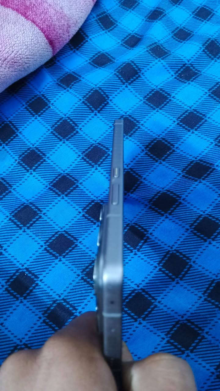 سلام عليكم جهاز للبيع جديد ذاكره 256عشوائيه 12عارضه اب 250عنواني بغداد ***********بس واتساب فقط
