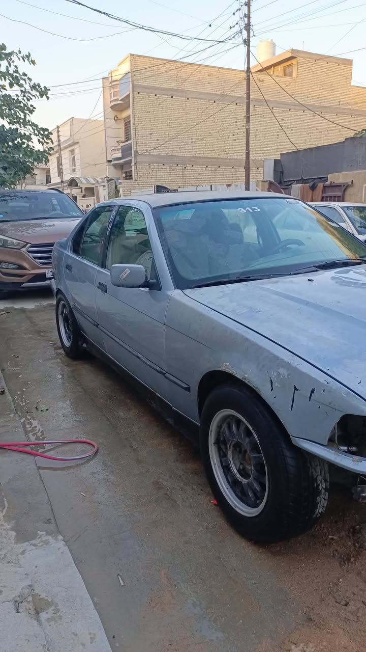 السلام عليكم .موديل91 گير عادي 20عدلة بسمي السيارة تحويل ثاني يوم .ردت اصبغهة بس ضروف ماكدر اكمل عليهة بعد .41وبيهة مجال. مكانهة بغداد السيدية ***********
