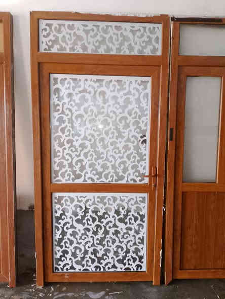 السلام عليكم ورحمة الله وبركاته 
وصلتنه وجبه جديده من ابواب وشبابيك بلاستك مستخدم ونضيف ابيض +جوزي احجام وقياسات مختلفه واسعار مناسبه يوجد لدينا معمل تزقير حسب القياس الي تريده 
العنوان الشرقاط ساحل الأيمن قريه شكرا شارع العام محلات الحمودي 
هاتف ***********
