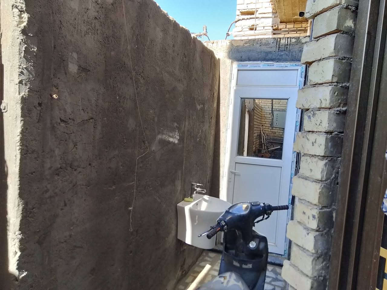 السلام عليكم بيت ب الانتفاظه الثانيه مساحة 100 متر طابو صرف بناء طابقين حديث قرب المحافظه الجديد الاستفسار على الرقم ***********
