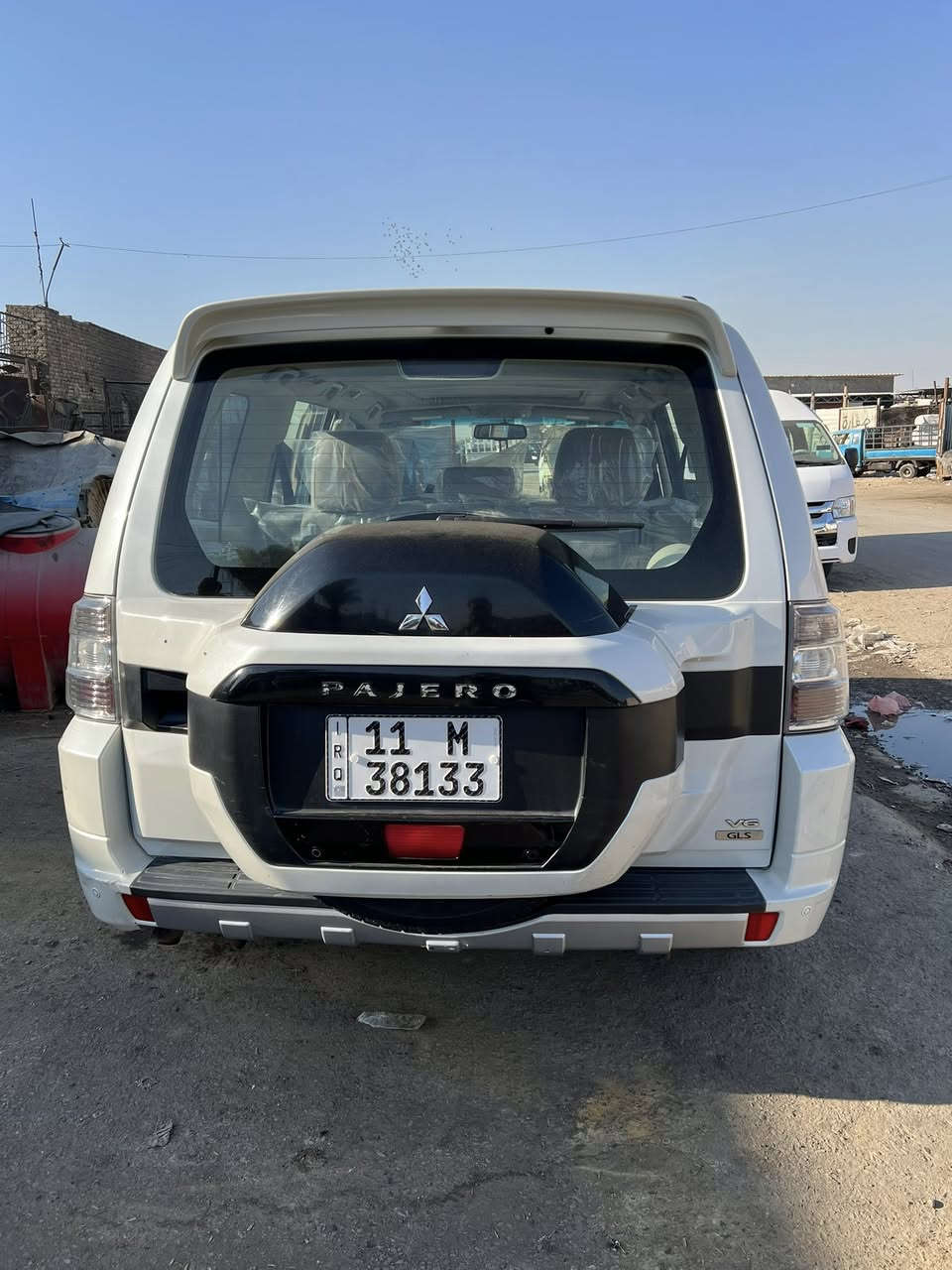 سلام عليكم خوان باجيرو للبيع لون ابيض صدفي كفاله سياره انضف من بل صور موديل 2015 حنتور  كفاله سياره  عنوان بغداد حي اور متواجد بس عل رقم *********** رقم بغداد رقم جديد بسمي
