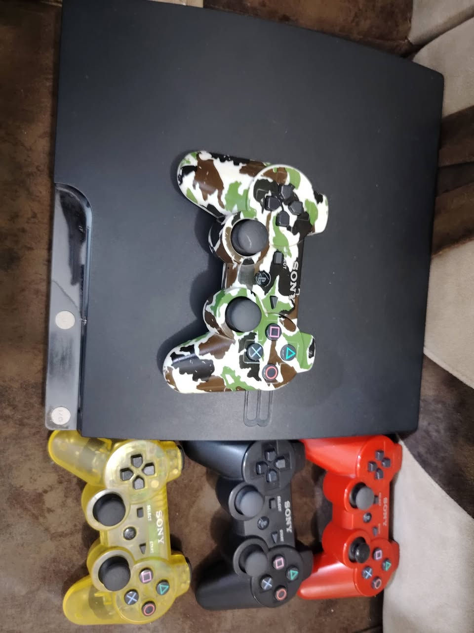 مكلف بالنشر للاستفسار ***********
بلي ثري للبيع شغال استخدام قليل مامفتوح يشيل 60 لعبه بي pes2018 و2026 وفيفا 19 ودلايفر
بي 4 جوستك
السعر 130
مكاني حي النصر
