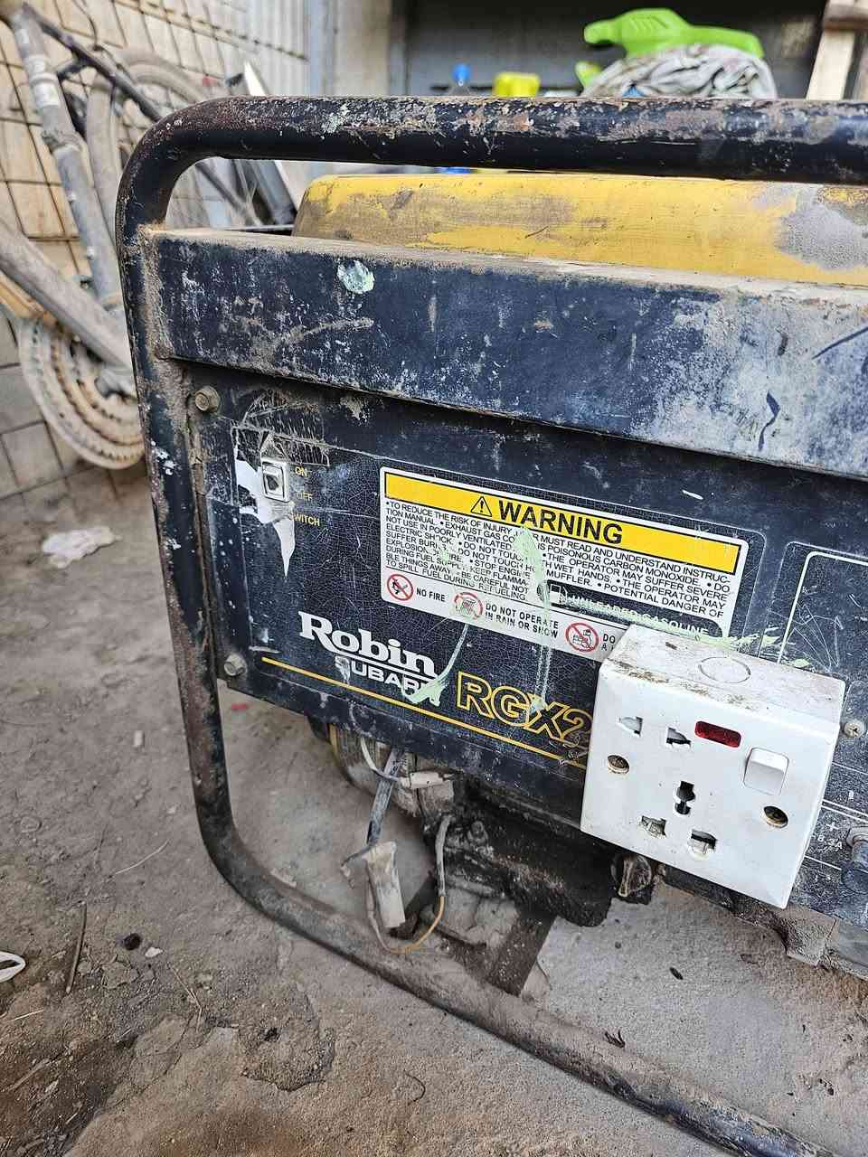 السلام عليكم
مولد روبن ياباني
10 امبير 
للبيع السعر 150 
او مراوس بمولد 5KV كاز او بانزين
للاستفسار:  ***********
