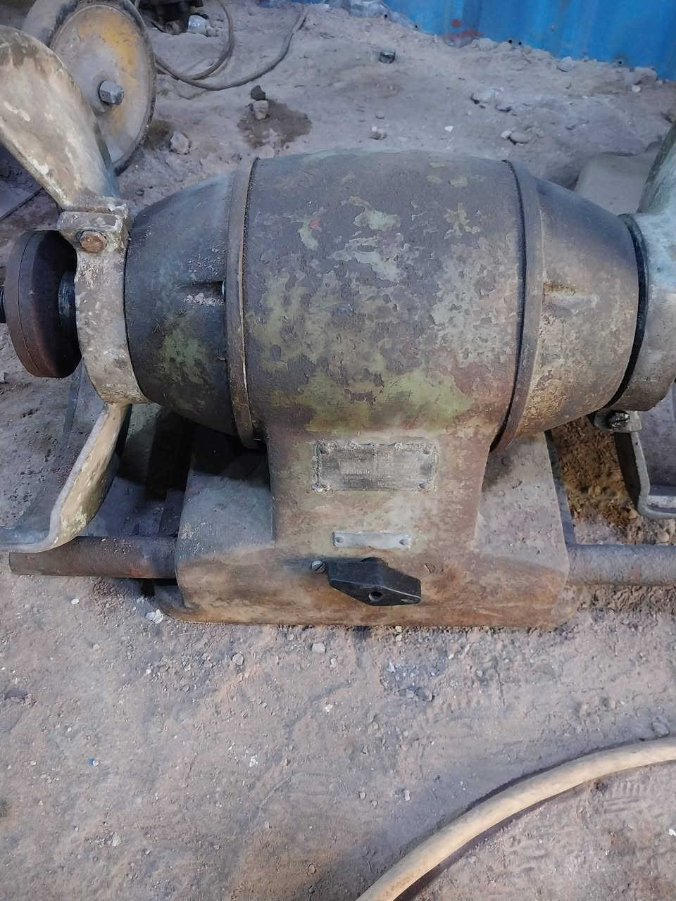 السلام عليكم
ماكنة لحام ايدون ٤٠٠ أنبير أثري فيز السعر ١٧٥ ألف 

ماكنة لحام لورينزو هولندي ملف نحاس جديدة السعر ٨٠ ألف 

مكص بليت السعر ٥٠ ألف 

كوسرات طيارية عدد ٢ سعر الوحدة ٤٥ ألف 

كوسرة ثابتة الحجم الكبير صيني موسسة بلادي ثري فيز السعر ١٧٥ ألف 

دريل شحن مع بطارايت عدد ٢ وشاحنة السعر ٢٥ ألف
دريل كهرباء طوبه ١٣ ملم السعر ٢٠ ألف 
دريل كسار السعر ٩٠ الف 

مكاني بغداد شارع الكفاح 

***********
