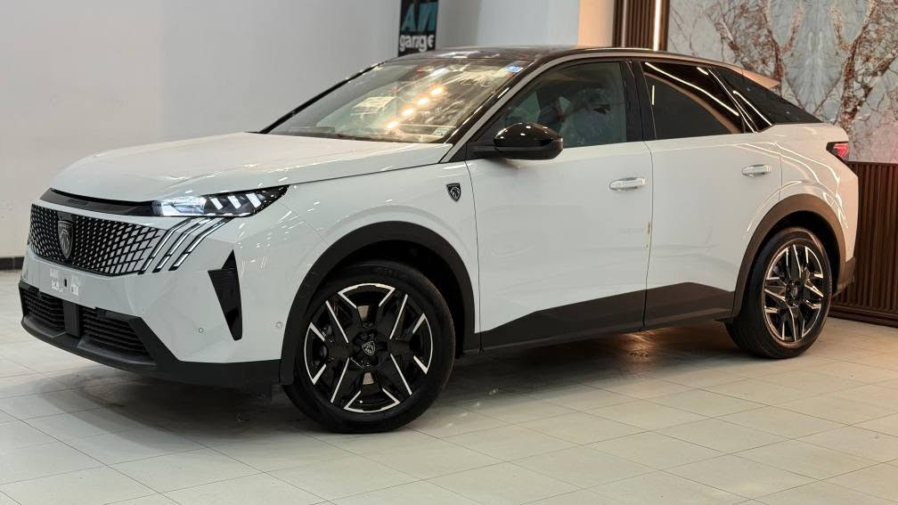 عربية أحلامك وصلت المعرض 

🚘🚘🚘Peugeot 3008 – أعلى فئة GT
✔ فخامة وراحة ما تتصوّر
✔ رفاهيه بلا حدود 👌

🕳️مواصفات قوة وجمال
🕳️ تصميم خارجي رياضي أنيق
🕳️سقف بانوراما
🕳️شاشة وسطية كبيرة
🕳️كاميرا 360°
🕳️ حساسات أمامية وخلفية
🕳️مثبت سرعة
🕳️جلد فخم داخل الكراسي
🕳️تحكم إلكتروني وثبات عالي

                      💰 سعر شرّس ومنافس💪💪
                            مفيهاش غلطة

زيرووووو
                        📌📌📌

✅الماركه//فرنسا 

✅الموديل // بيچو 3008🚨🚨

✅ السنه //2026🚘🚘🚘

✅ لم ترخص وكيل 

✅اللون //أبيض لون قلبك يا طيب😍😍

✅ الفئة //اعلي فئه Gt💪💪💪💪

 ✅ العداد // الف ك بس 💣

✅ زيرووو

____________________________________________

                                المحرك والأداء
🚨الموتور: 1.6 لتر تيربو بنزين — 4 سلندرات
🚨القوة: حوالي 180 حصان
🚨عزم الدوران: حوالي 300 نيوتن·متر
🚨الفتيس: أوتوماتيك 6 سرعات
🚨نظام الدفع: أمامي
🚨السرعة القصوى: حوالي 205 كم/س
🚨التسارع 0‑100 كم/س: حوالي 8.9 ثانية تقريبًا

✔ أداء ممتاز في فئتها — قوة وتسارع لطيف في المدينة والرحلات.  
🚙 العربية عائلية واسعة ومواصفاتها تنافس في فئتها من ناحية الراحة والتجهيزات مقابل السعر �
￼

————————————————————————⸻

                       🎯 التجهيزات الداخلية والخارجية

✔️اتنين  كرسي كهربا
✔️شنطه كهربا
✔ شاشة معلومات كبيرة + شاشة عدادات ديجيتال
✔ كاميرا 360°
✔ حساسات أمامية وخلفية
✔ سقف بانورامي
✔ فتحات تهوية خلفية
✔ مقاعد فخمة ممكن جلد عالي الجودة
✔ تحكم صوت على الدركسيون
✔ تكييف أوتوماتيك
✔ إضاءة ليد
✔ عجلات ألومنيوم رياضية
✔ أنظمة أمان حديثة مثل ABS وEBD
✔ نظام ثبات إلكتروني ومساعدات سواقة
✔ حماية وأمان عالي.  ￼

————————————————————————⸻

                                🔒 أنظمة الأمان

✔ وسائد هوائية متعددة
✔ نظام ABS + EBD
✔ تحذير مغادرة المسار (بعض النسخ)
✔ مثبت سرعة
✔ نظام مراقبة ضغط الإطارات
✔ كاميرات ومساعِد ركن
✔ أنظمة تحكم إلكترونية للثبات والسلامة  ￼

📌 باختصار: عربية SUV فاخرة قوية وأنيقة — أداء ممتع، تجهيزات راقية، ومظهر جذّاب ينافس في فئته بقوة 👍🏻👌🚗💥

✅متاح فيديو توضيحي للمصداقيه

ومتاح الكشف اي مكان💣🔥

⚠️الكشف إجباري وعل حسابي لو ثبت عكس كلامي👌👌

📍 مكان المعاينة -التجمع الخامس 
‏مراسلة Nour Al-Hawari عبر واتساب. https://wa.me/201027276980 القاهرة, مصر


**إذا كنت صاحب هذا الإعلان وتريد حذفه لأي سبب، رجاءا أرسل رسالة إلى الدعم الفني**