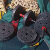 عندي دمبلاصات 50كيلو مع شفتات وزت بعده جديده سعرها 40الف ليريدها يتواص...