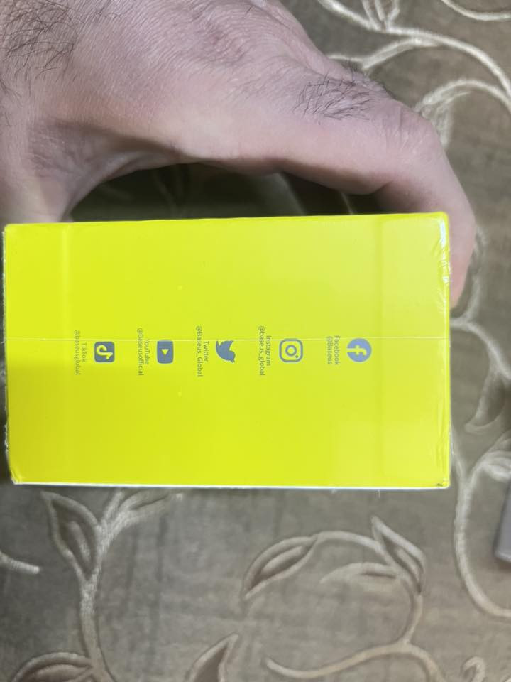 هذا المنتج هو شاحن لاسلكي مغناطيسي 2 في 1 من Baseus طراز MagPro.
شحن مزدوج: يشحن الهواتف الذكية وسماعات الأذن لاسلكياً في آنٍ واحد. 
شحن سريع: يدعم سرعة شحن تصل إلى 15 واط للأجهزة المتوافقة. 
تصميم مريح: يتميز بتصميم قابل للطي بزاوية رؤية قابلة للتعديل من 0 إلى 60 درجة. 
مميزات إضافية: يحتوي على كابل طاقة قابل للسحب ومنفذ USB-C جانبي لشحن أجهزة إضافية مثل الساعات الذكية.


**إذا كنت صاحب هذا الإعلان وتريد حذفه لأي سبب، رجاءا أرسل رسالة إلى الدعم الفني**