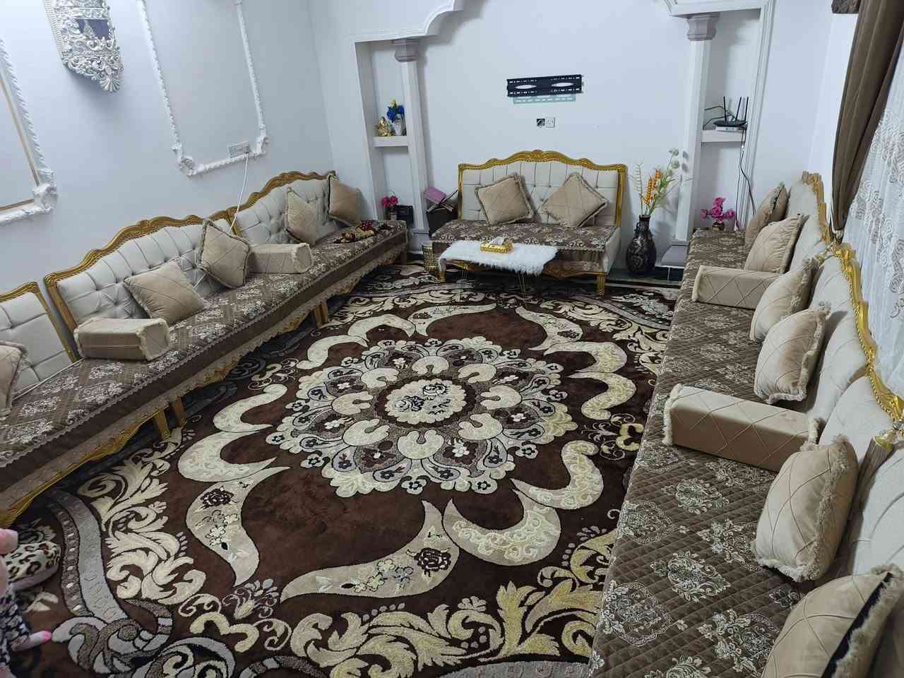 السلام عليكم
للبيع تخم ديوان حطاطه عراقي درجه اولى (12 متر) بعده جديد او نضيف ومرتب للأستفسار الاتصال او واتساب  ***********
