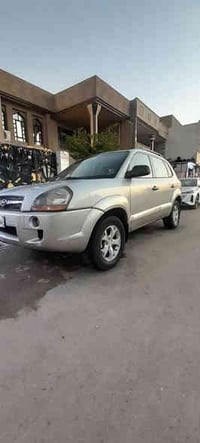 توسان 2009 خليجي مال الشركة رقم بغداد     سيارة حلوة بيها فقط بلاستك ص...