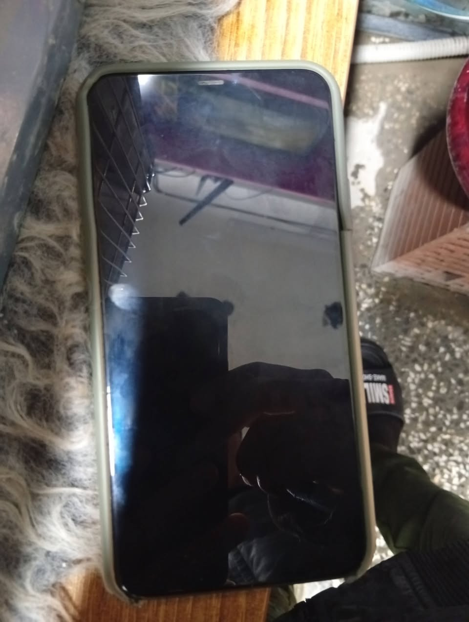 11 برو ماكس للبيع البصمه وجه عاطله بس الجهاز مقفول *********** مكاني بغداد كراده
