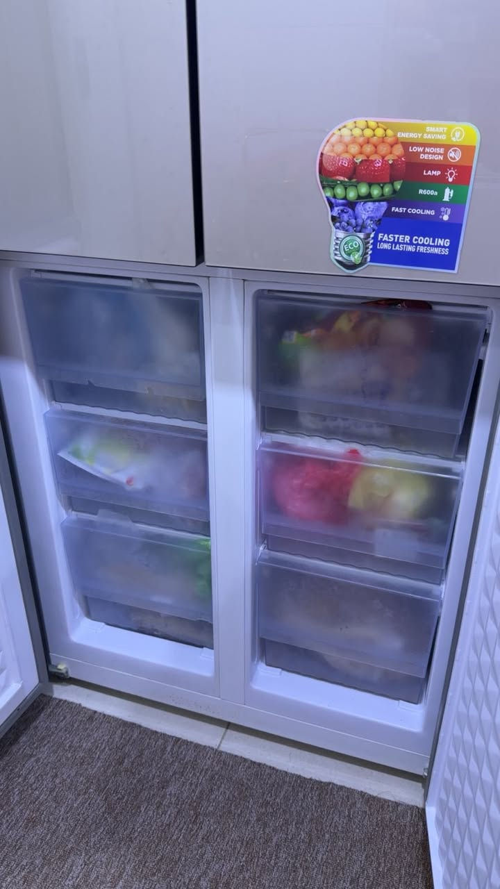 ثلاجه + مجمده نظيفه استخدام قليل
الطول 170
العرض 80 
العمق 55 

سعرها 450 الف وبيهه مجال 

بغداد حي العدل 

***********
