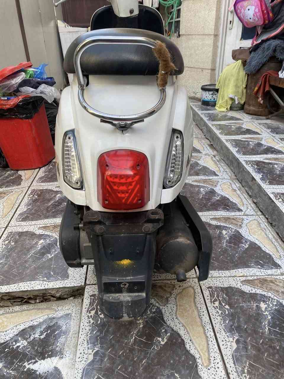 السلام عليكم كامكو سرعه ١٢٠ للبيع الدراجه رمبه شلعه ومعدل تعليك مكينه برغي ممفتوح بيه كفاله نكره سلف كهربائياته شغاله مابيه نقص السعر ٥٠٠ قفل بدون عمله الرقم *********** المكان حي الجهاد
