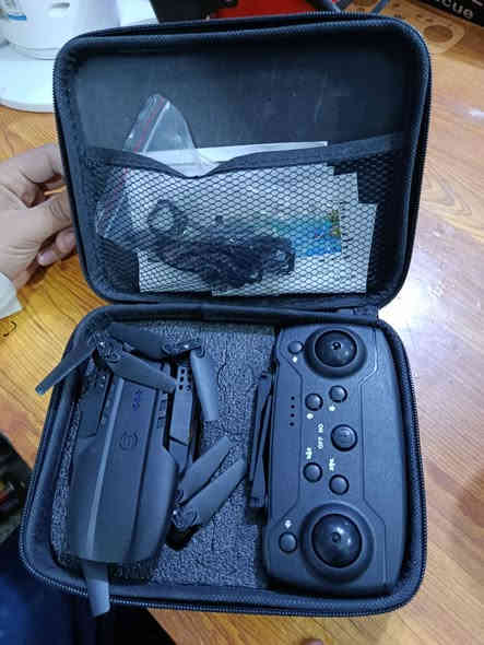 سلام عليكم طائره درون E99 جديده غير مستعمله
تصوير 4k مع زوم 35 
ارتفاع الأقصى 155متر 
نضام تجنب العوائق 
أو بيه ميزه تتبع 
مده الطيران 15 /20 دقيقه 
سعره 65 الف توصيل لكافه المحافظات 
الشراي يتصل على هذه الرقم ***********
