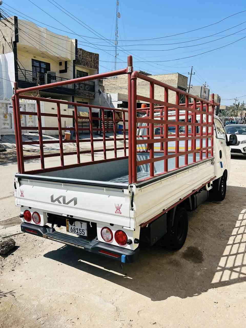 اللهم صل على محمد وآل محمد 
السلام عليكم 
للبيع سيارة كيا 2700مثل ماوظح بلصوره 
لون أبيض تخم تاير جديد +تغليف بدي +تغليف تنته سيارة كامله جاهزه للشغل   رقم بغداد بسمي 
عنواني بغداد بلديات 
سعر 168$بيه مجال قليل حق الجيه 
للاستفسار ***********
موديل سيارة 2025
