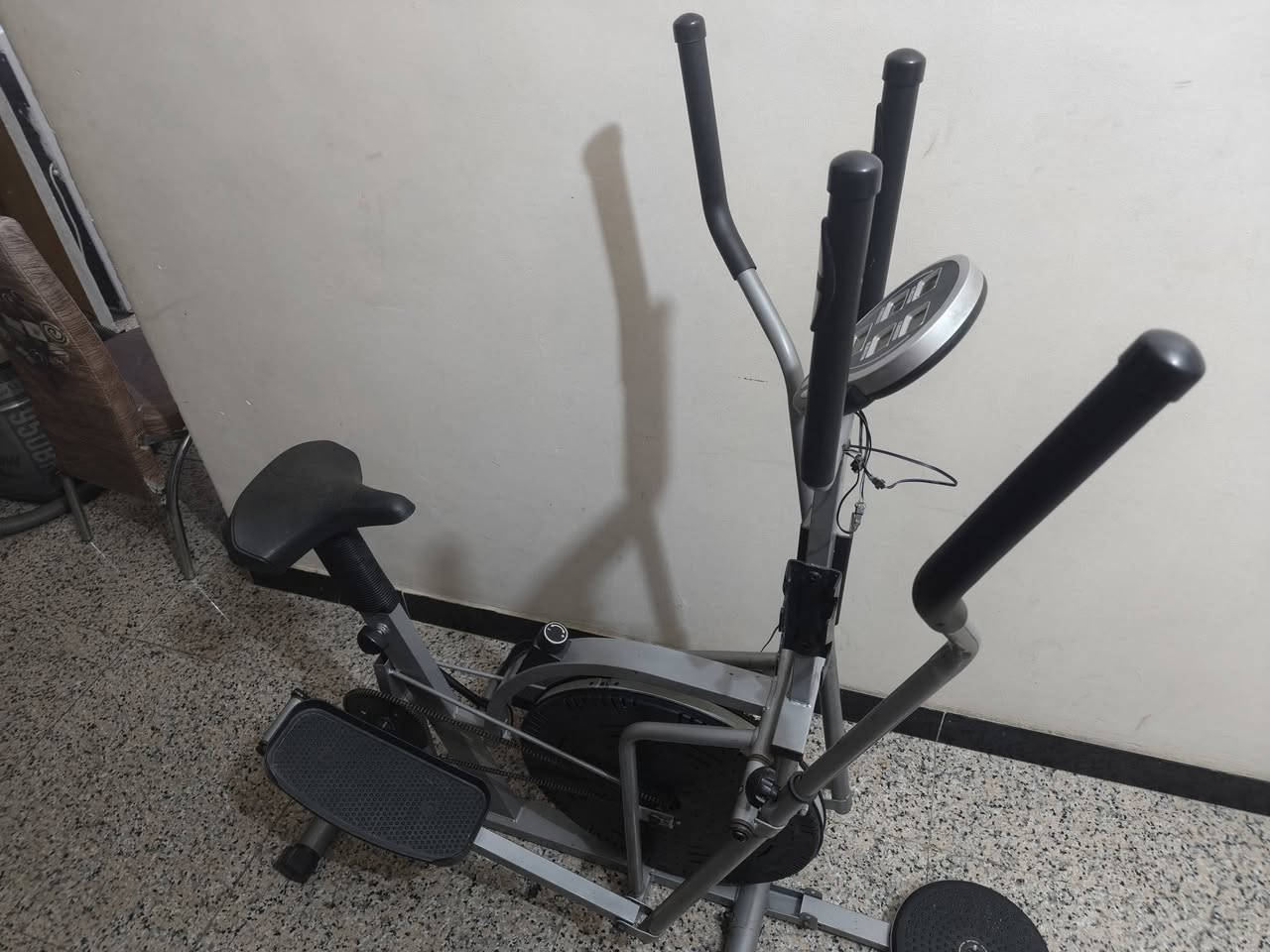 للبيع جهاز رياضي منزلي (أوربتراك / دراجة إليبتيكال) بحالة جيدة
• يحتوي على شاشة تعرض: السرعة، المسافة، السعرات الحرارية، النبض، والوقت
• مناسب للتمارين المنزلية وحرق الدهون وتحسين اللياقة
• استخدامه بسيط ومريح
السعر: 150
الموقع: البصرة – القبلة – حي الجامعة

للتواصل على الخاص


**إذا كنت صاحب هذا الإعلان وتريد حذفه لأي سبب، رجاءا أرسل رسالة إلى الدعم الفني**