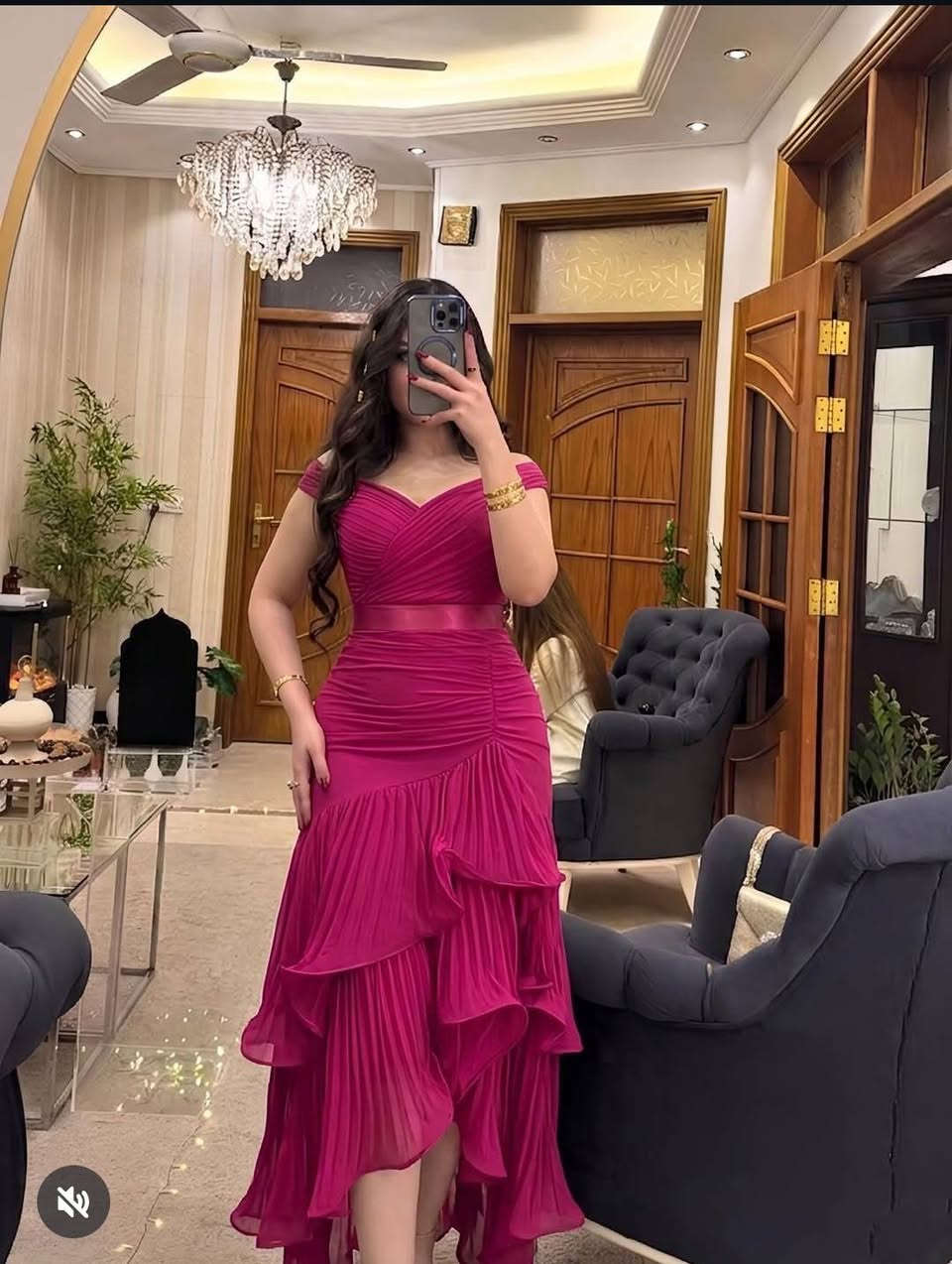 بنات شتريت هذا الفستان قبل كم يوم لبستة بس ع كد المناسبة شتريتة ب103 من هذا البيج ابيعة ب65 يلبس وزن70/75 
عندي توصيل كل مكان


**إذا كنت صاحب هذا الإعلان وتريد حذفه لأي سبب، رجاءا أرسل رسالة إلى الدعم الفني**