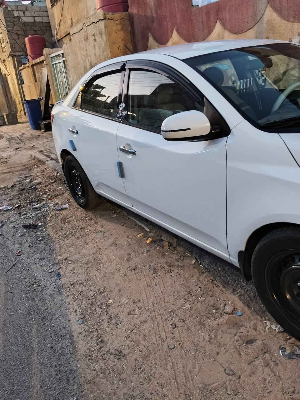 سيراتو موديل 12بيهة بارد بالباب وبالجاملق مكينة كفالة حدادية كفالة تخم تاير ***********السعر ٩٨وبيهة مجال

