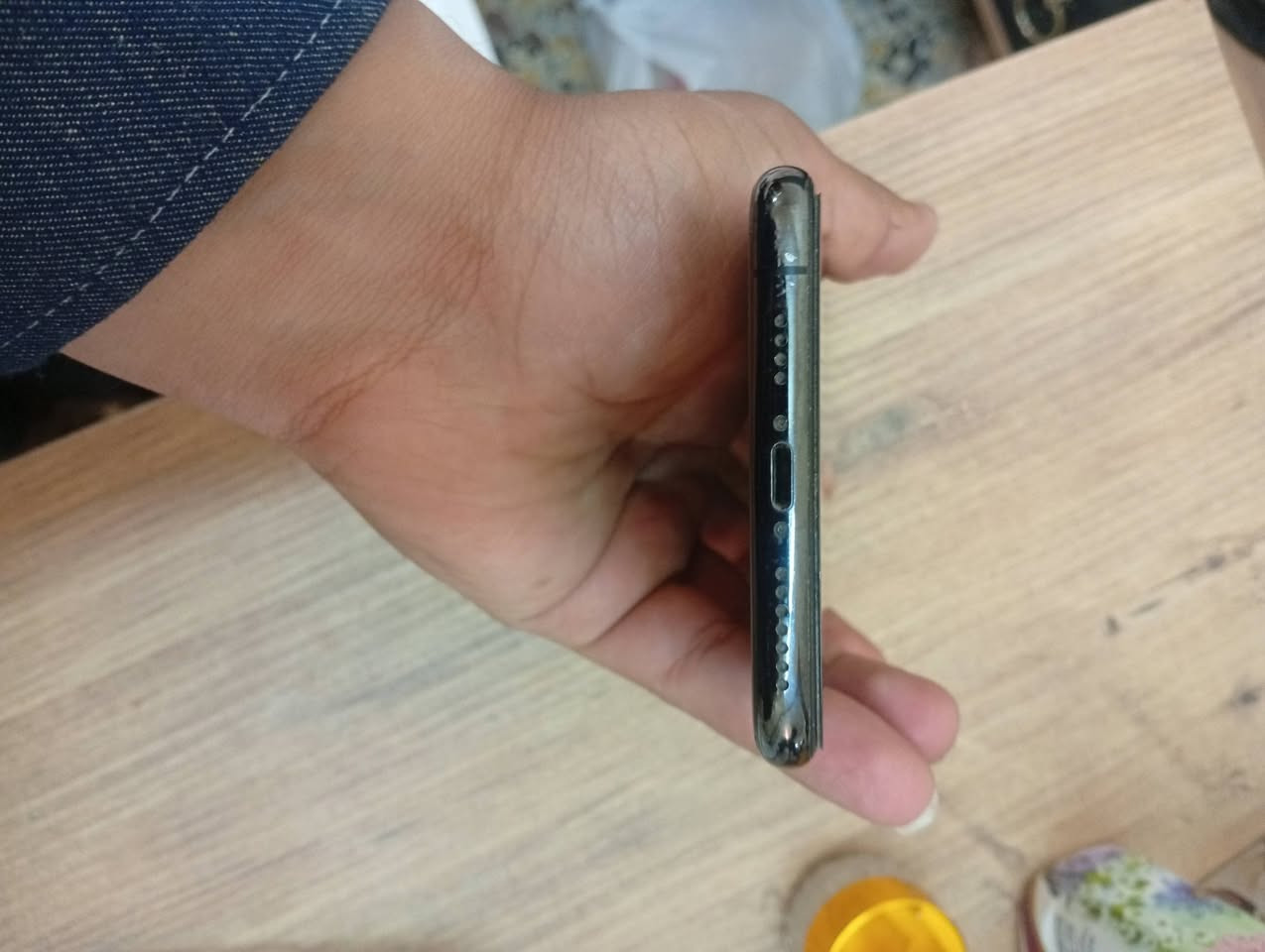 السلام عليكم 
موبايل ايفون 11 برو ماكس 📱
الجهاز مبدل فقط شاشه أصلية 
موبايل نضيف 
كلشي مابيه فقط شاشه حده بطاريه مابدله بعدهي 🔋
سعر الجهاز 250 الف💵
بغداد/ بغداد الجديده 
يوجد توصيل 🚗

رقم الهاتف  ***********
