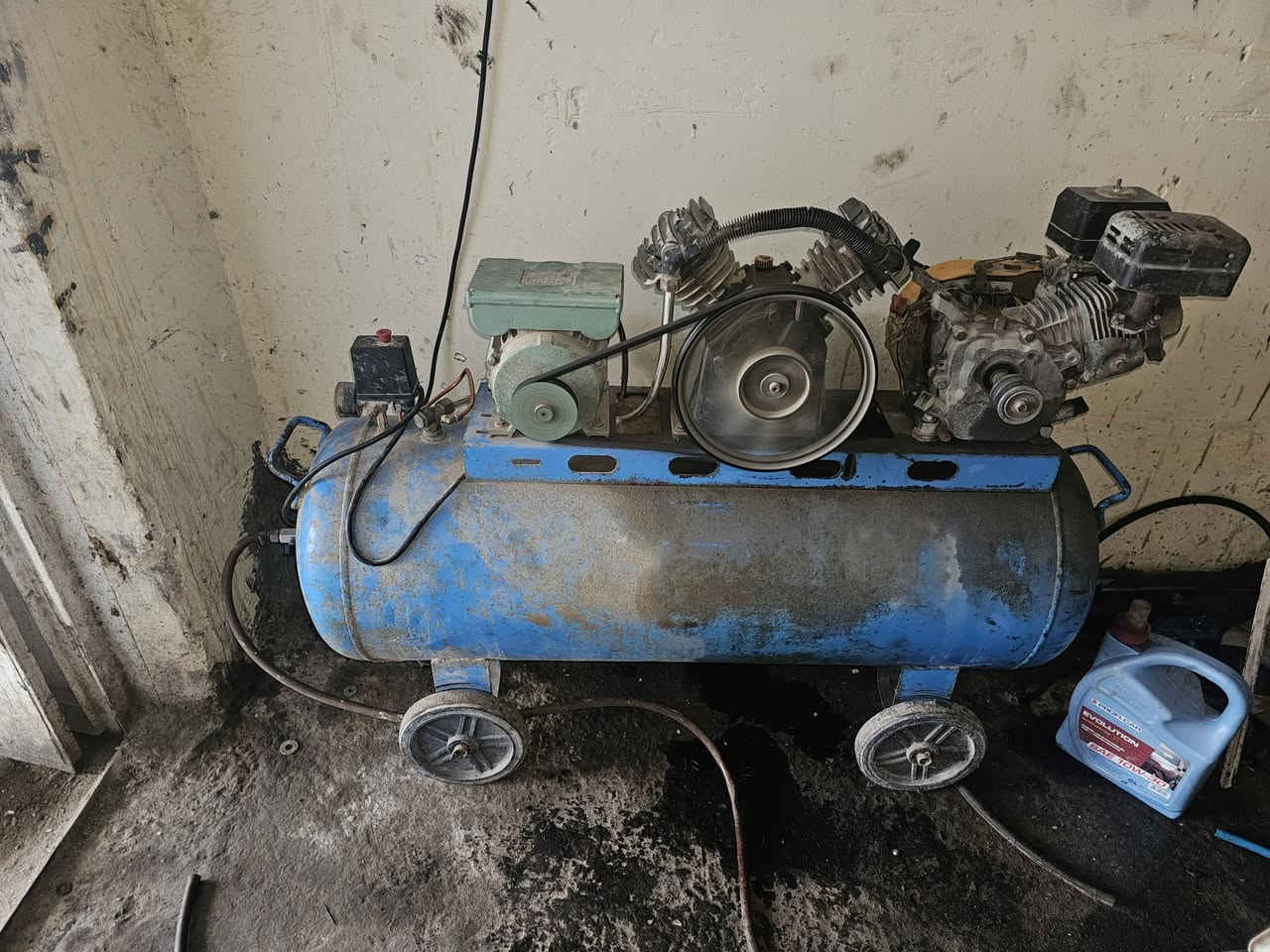 كمبريسر شرط الشغل ونضيف 250لتر ماطور شغال والبانزين هم شغال ومابيه كل نقص تجي تفحصه وتاخذه سعر 350 وبي مجال *********** مكاني كربلاءم
