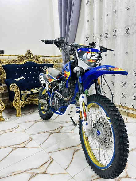 السلام عليكم دراجه CRXمحرك نار 250cc ريت بول جديده 
حيل ما تحط عليها ربع 
مال جناي
السعر 1500
وبي مجال 
رقم الهاتف ***********
