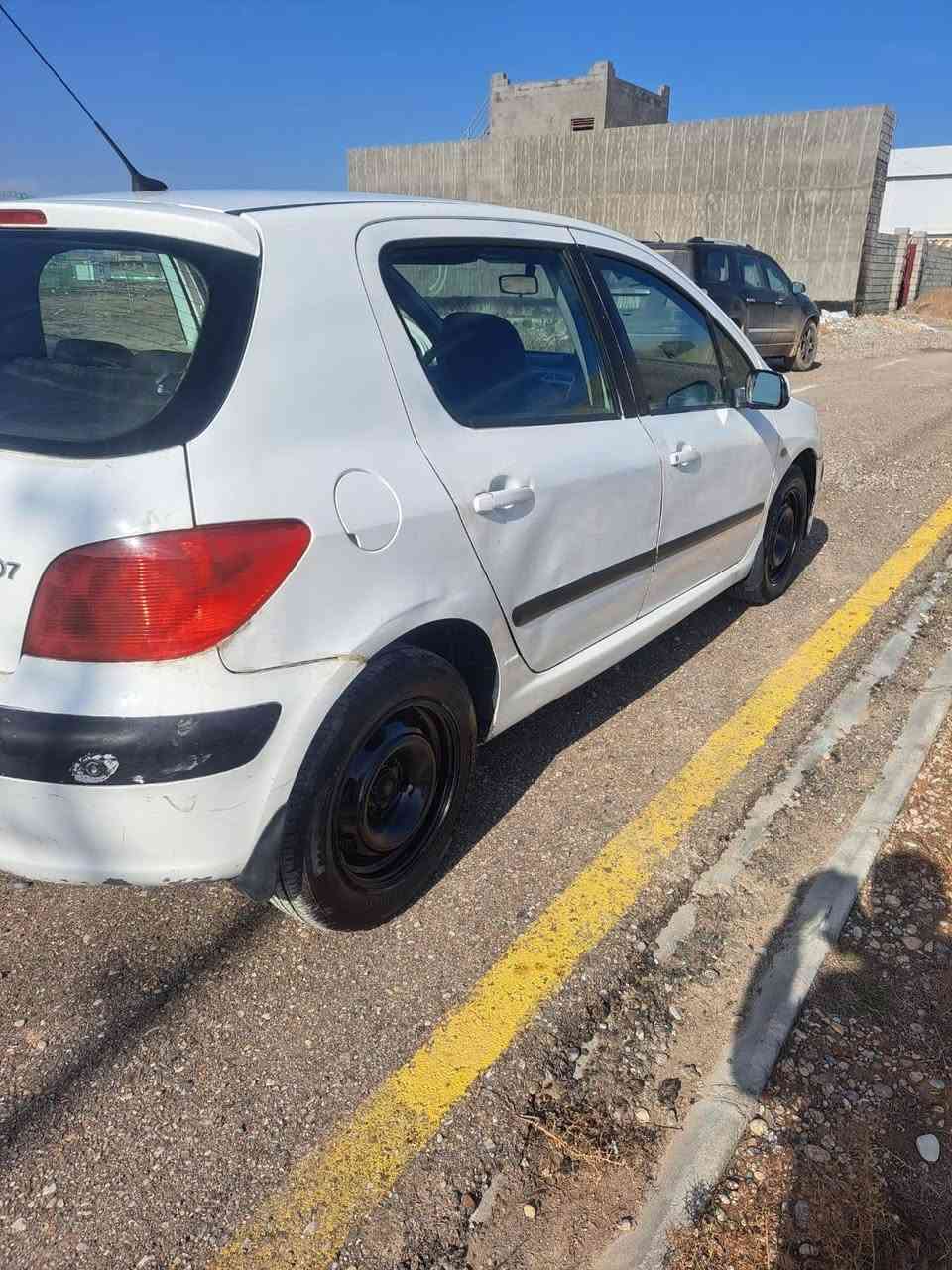 بيجو موديل ٢٠٠٥ للبيع او مراوس كير ومحرك شرط مشروع سنويه منتهي صار سنه شرط  تحويل   كهربائيات وتدفئة كله شغاله مابي ضربه صدرها يحتاج  فقط باقي شرط مابي كوبون بانزين  مكان سياره كركوك
للاستفسار *********** كركوك, العراق
