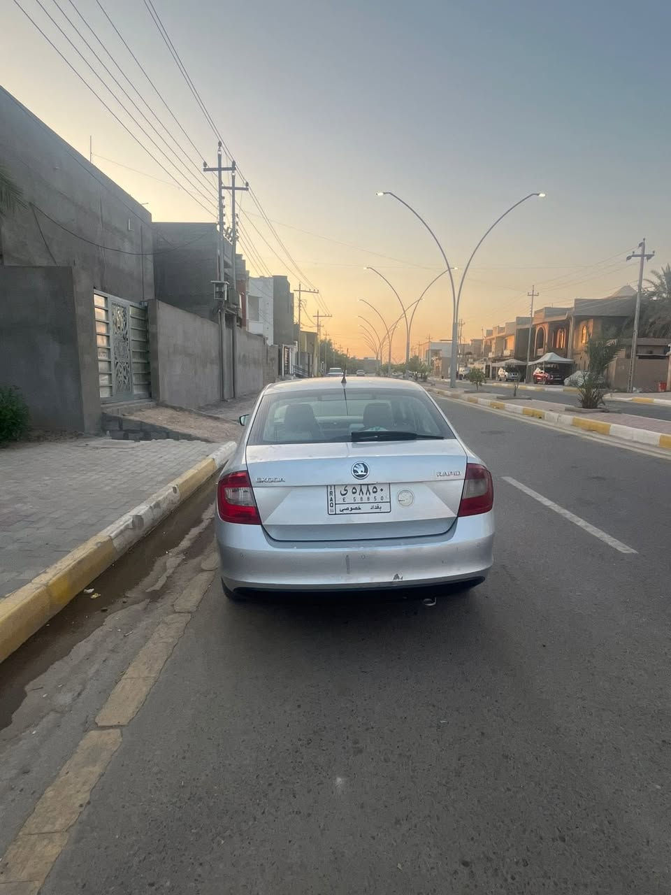 السلام عليكم
سكودا رابيد 2015 

كير مكينه تبريد مكفول 

مكينه 1.6 السيارة بدون صبغ فقط بارد بالجاملغ الامامي واضح بالصورة 

السعر ٧٨ وبيها مجال

مكاني بغداد الغزالية

 للاستفسار ***********
