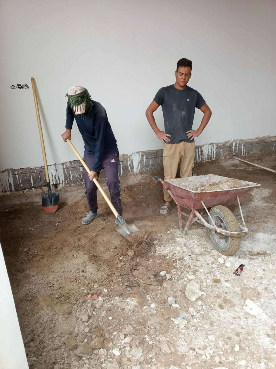 السلام عليكم /كادر عمل جاهز تصعيد مواد +تنضيف بيوت حدائق+ تفليش+ دفن نهري +نقل اثاث//معداتنه جاهزه
وسياره تجيك للبيت ماعليك بس الاتصال بالرقم ***********
