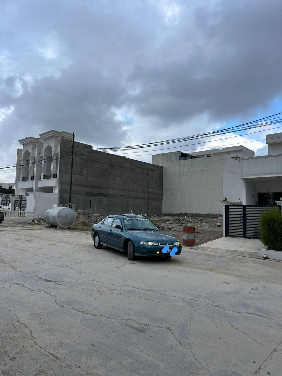 مازدا فاسۆلیا مودێل 1992رەنگی سەوز گێڕ مەکینە تەبرید گەرمی بەشەرت چوار تایەی تازە تاخم پێشی تازە سەنەوی تازە  دەفتەر بەنزین سعری 54وەرەقە رقم تەلەفۆن ///***********///*********** كركوك, العراق
