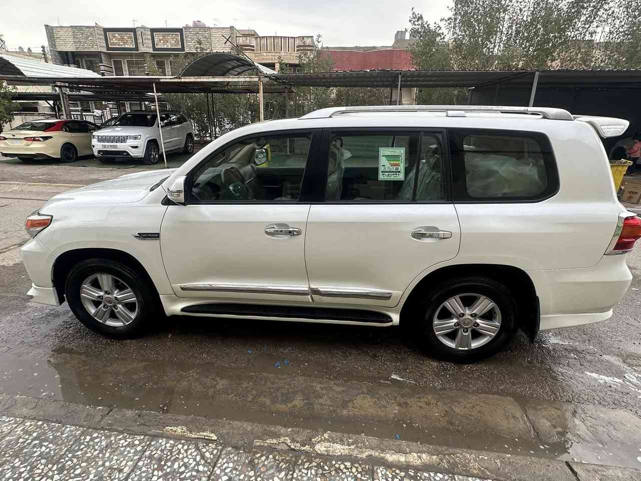 السلام عليكم
@لاندكروز GXR موديل 2010 ابيض صدفي
سياره جديده بدون صبغ فقط بارد
ماشيه 160 جديده على ايد وحده
مواصفات معروفه 
فتحه سقف
بصمه ابواب 
تبريد 3 قطع + ثلاجه
تحكمات استيرن 
السياره مابيهه اي نقص بسمي هزه وسنويه جدد
مكان السياره بغداد 
السعر 305 
***********@
