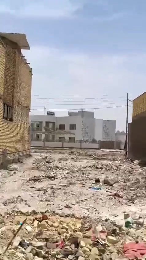 السلام عليكم 
بيت 100 متر امامي هيكل طابقين العنوان التضحية حي الكرامه مقاطعه 55 كافه الخدمات ماء ومدارس ابتدائيه ومتوسطه وإعداديه السعر100مليون والمجال بسيط 
الطلب والاستفسار على الرقم  ***********
