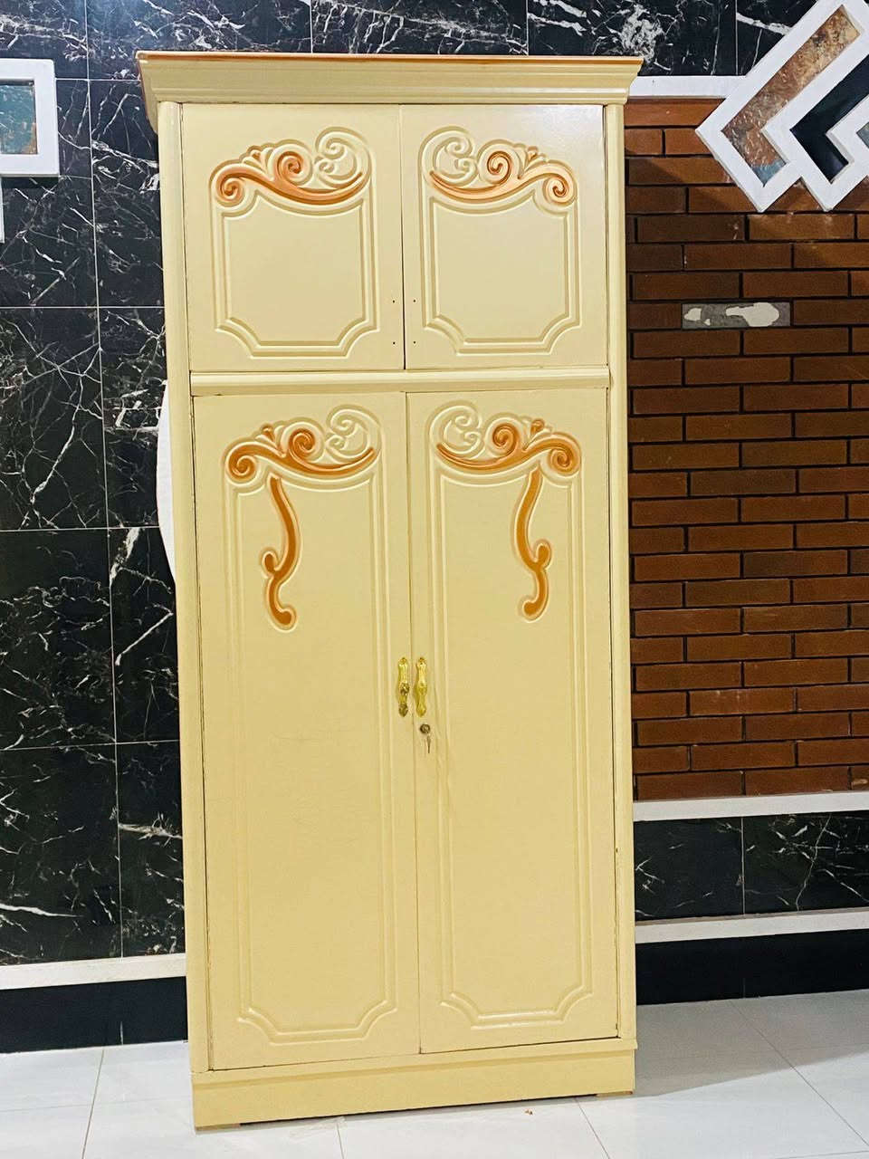 من رخصت المسؤل يوجد قرفه ملكي شرط حطاطه السعر مليون ٢٥٠ وبيه مجال العنوان الرمانه الاستفسار على التلفون ***********
