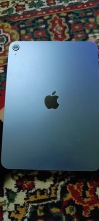 ايباد ١١ • بطارية ٩٠ • شاحن وكفر