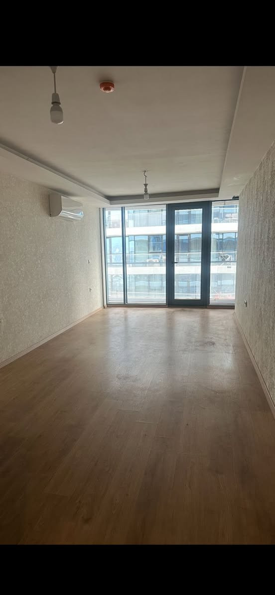 شقة في ويڤي اڤينيو 
السعر : 108،000$ ( قابل للتفاوض ) 
شقة : غرفتين نوم
الحمامات : 2 
المساحة : 112 متر  
ركن 
رقم الطابق : 8 
برج : A

للاستفسار والتواصل 
***********
