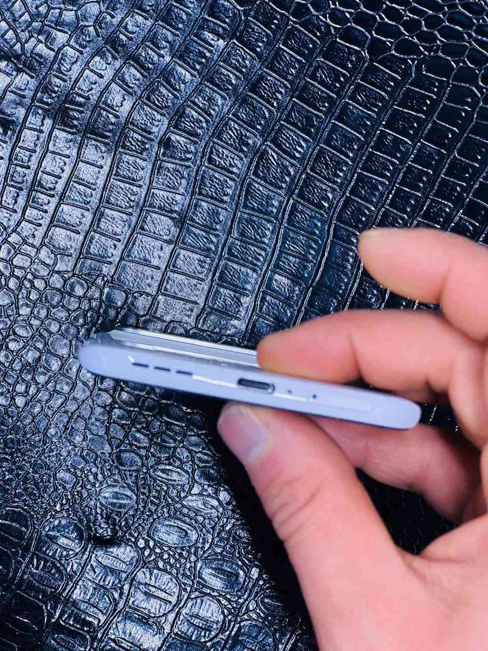 جهاز مستخدم سبوع نضافته 100
اذكره 256
بوبجي 60
رام 8+8
قراضه كامله 
سعر 265الف 
رقم مبايل ***********
