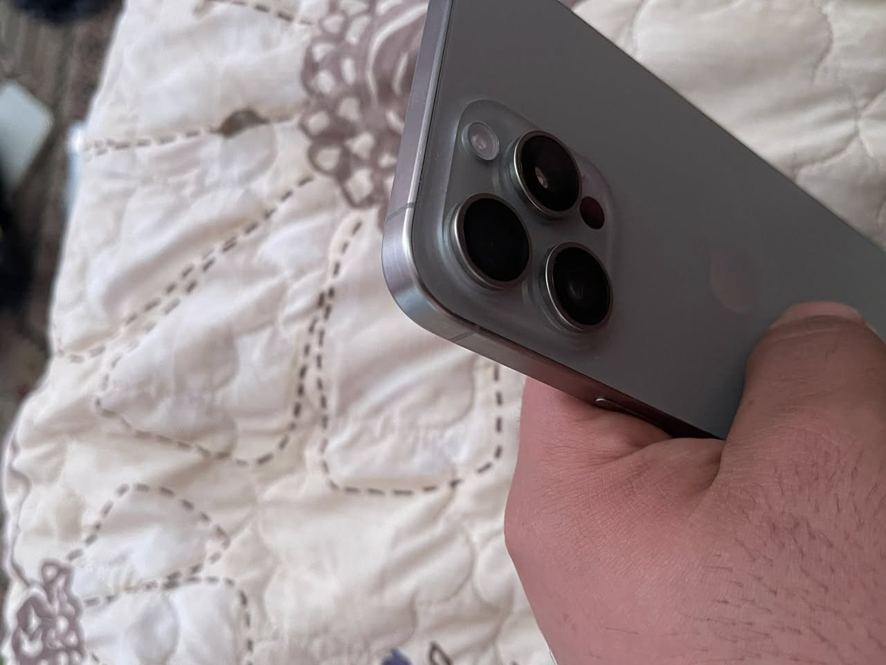 السلام عليكم 
ايفون لبيع  ١٥ برو ماكس شرق اوسط 
لجهاز نضيف وبطاريته  ٧٨
العنوان النجف حي القادسيه قرب فلكت المطار 
الرقم بي واتساب ***********
