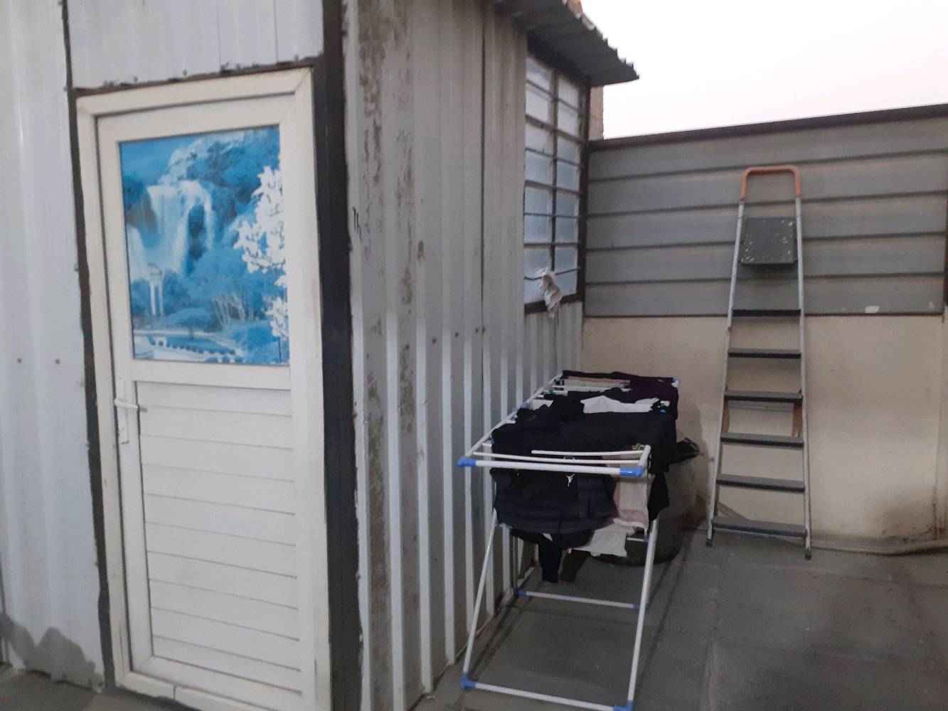 بيت طابقين مساحة 150 متر (خلفية)
نهاية الاورفلي اخر فرع من جهة المتنزه
تفاصيل البناء الطابق الأول استقبال كبير + غرفتين نوم + مطبخ+حمام+تواليت
الطابق الثاني غرفتين نوم+مطبخ + حمامين مشتركات
السطح الثاني يحتوي على مخزن
سند مستقل بأسمنا 
السعر قابل للتفاوض الرقم متوفر واتساب 