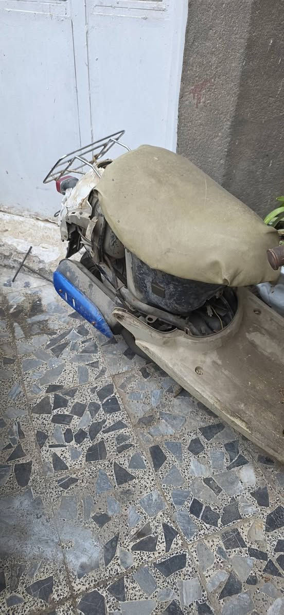 السلام عليكم عبد الحليم ابيع كوم حديد 50 الف تفاصيل اتصل *********** خاص ما ارد مكاني مغربة يم المركز
