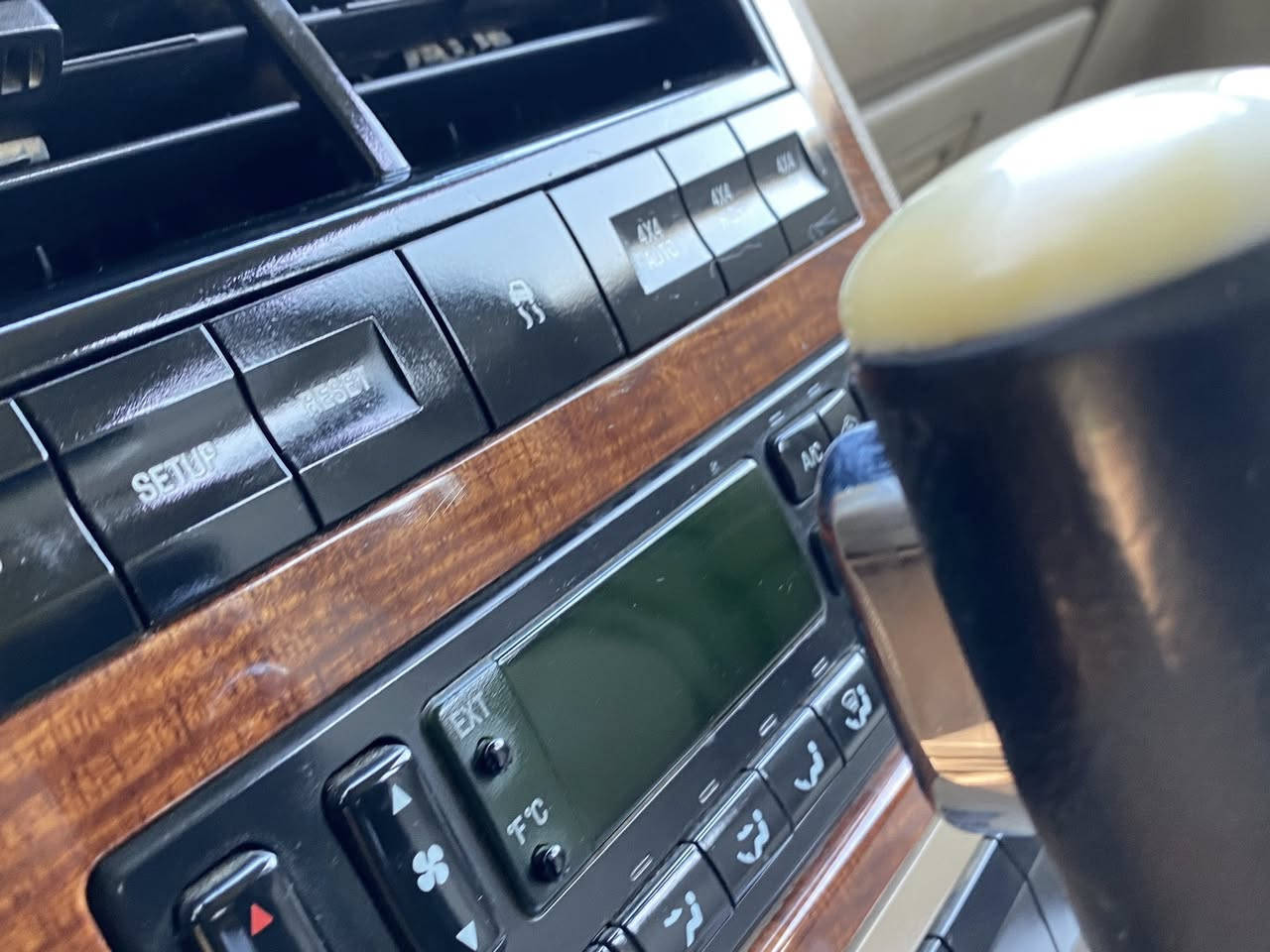 السلام عليكم للبيع او المراوس بتورس فورد اكسبلور ٢٠٠٧ محرك 6 4000 رقم بغداد باسمي مكاني بغداد تبريد ثلج + تدفئة بدون صبغ او حادث   محرك قبل شهر من شاده  كير محرك خير من الله  مواصفات مري كهرباء كشنات تدفئه تحكم ستيرن وتحكم بالتبريد بالستيرن كشنات كهرباء جلد حساس خلفي  شاشه اعطال ومعلومات بالغه العربيه وبعد بيهه هواي مواصفات للاستفسار ***********
