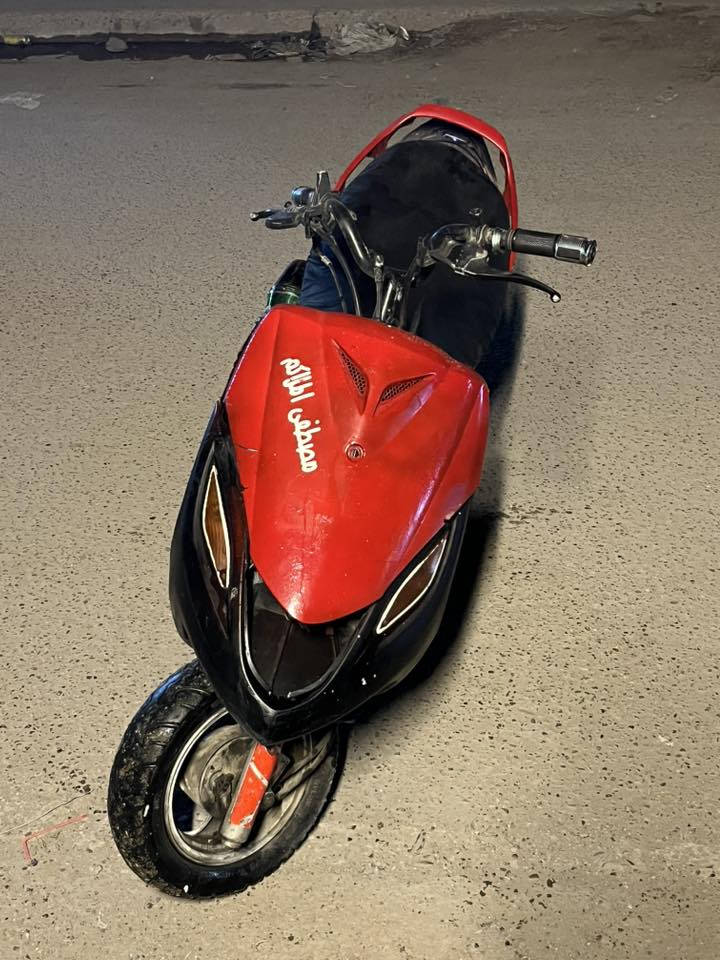 سلام عليكم اخوتي الطيبين اليوم عندي قطعه ماكس ثعلب140 عقل جديد بلك جديد كويل جديد تاير خلفي جديد كتف شحن جديد تاير امامي نص عمر مكينه مجفته كابريتر مال رمبه  الدراجة شغاله هندر (الدراجة ابيعه الك كوم حديد)دراجة سعرهه…150…شباب رحمه الوالديكم الي يطب ويكسر بل سعر ما اتعامل ويا مكاني بغداد بياع..***********
