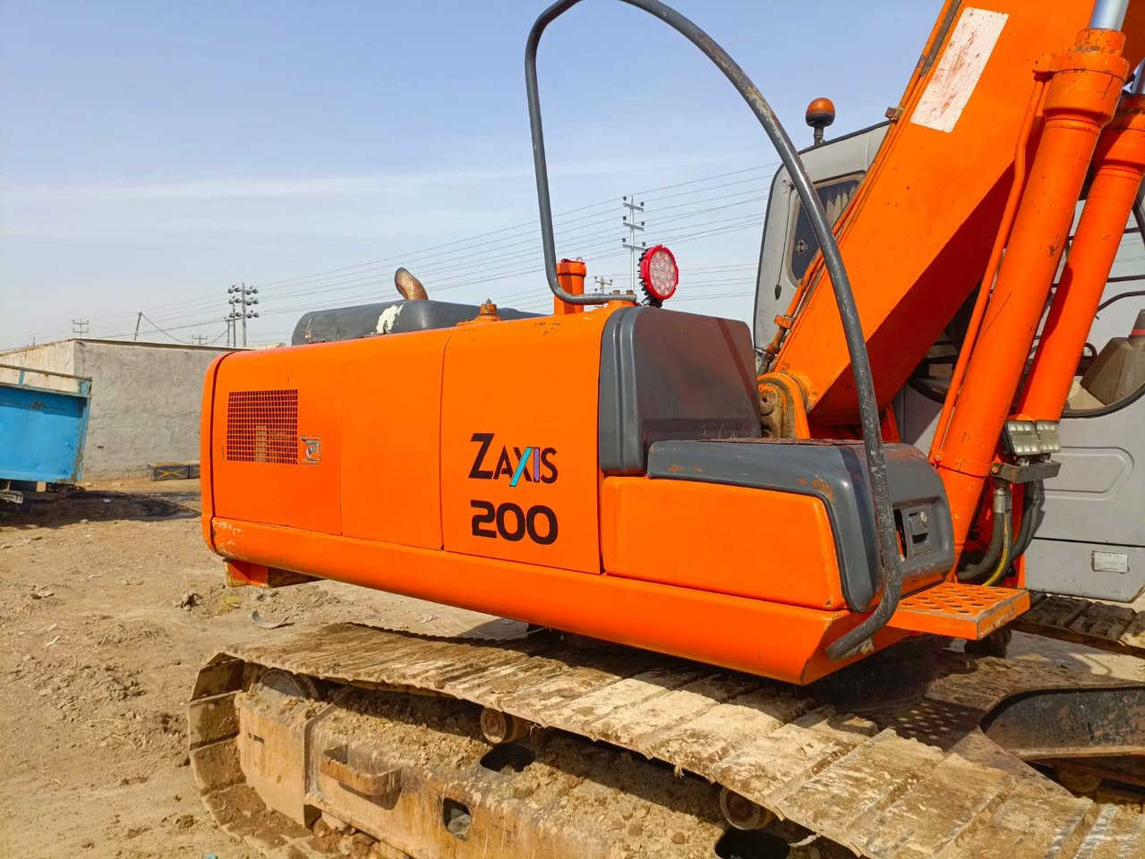 سلام عليكم حفاره للبيع زت عادي موديل 2001 بسمي حفاره خير من الله حداديه 80%زنجيل نص عمر تبريد ثلج ويه لسويج الحفاره ما مصبوغه بس الثكاله مكينه مامفتوحه وضع الشركه الجب قياسي يعني قصير المكينه ما متعوبه تاكل من وراه خبز سعر 3وبيه مجال عنوان ديالى خان بني سعد تليفون ***********
