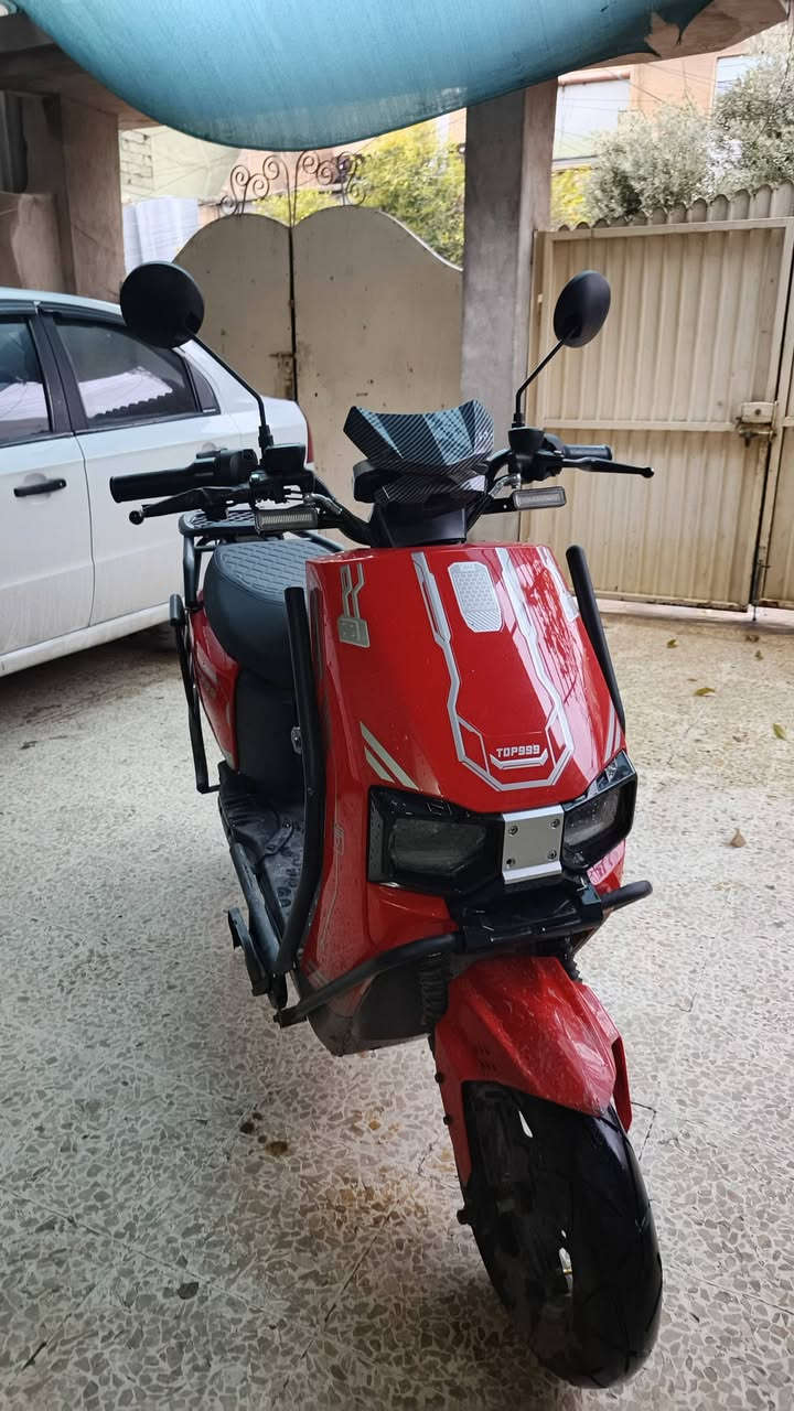 دراجه شحن شبيه لدراكون
بطاريه ليثيوم 

ملف 3000

عقل 72 فولت 

بي كسر بسيط بل درع مايبين لايت ناصي عالي شغال بس اشاير عاطله 
***********
سعره 850
