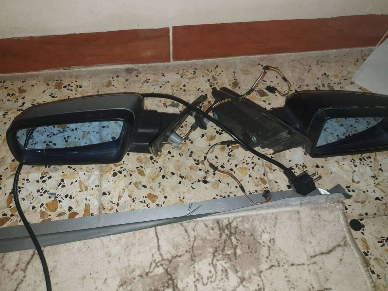 للبيع مرايات مال بي أم ميماتي كهربائي شغل شرط الفحص مال تفصيخ بسعر ٨٠ الف رقم موبايل ***********
